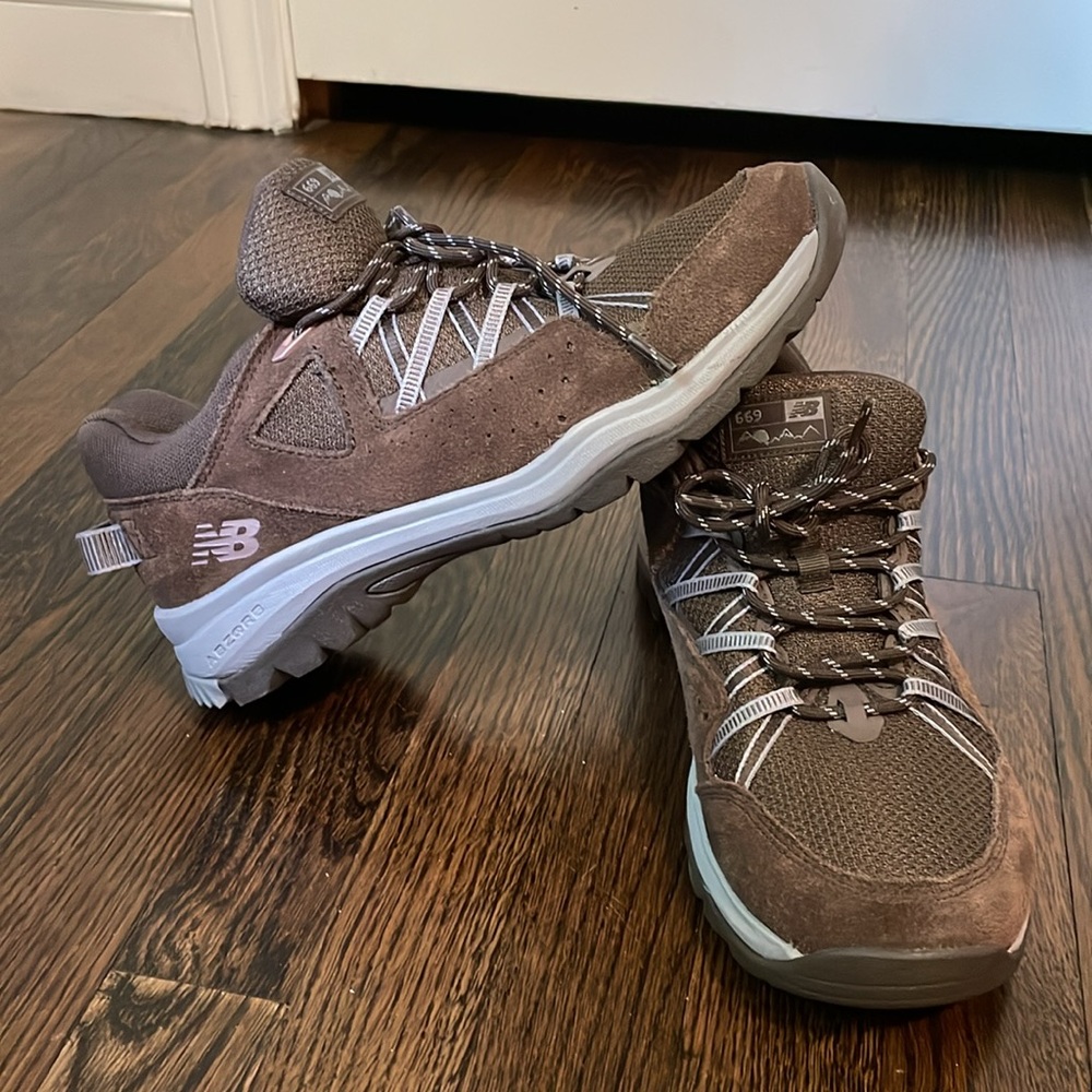 New Balance Hiking Shoes Womens 10 Brown Sneakers Walking